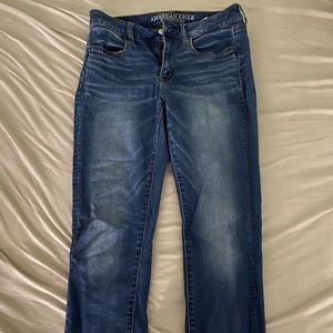 American Eagle Medium Wash Jeans!